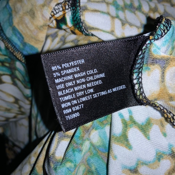 East 5th Reptile print V neck blouse Sz XL sleeveless pleating - Picture 6 of 6